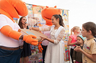 Вручение призов победителям конкурса рисунка