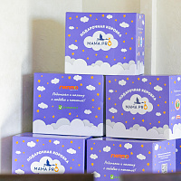 В минских роддомах начали вручать подарочные коробки для мам и малышей