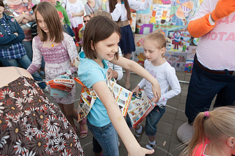 Вручение призов победителям конкурса рисунка